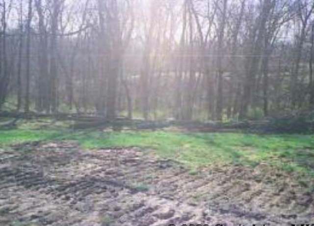 Property at 13 Deer Meadow Ln, Petersburg, IL 62675