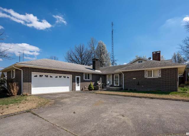 Property at 401 E Park St, Duquoin, IL 62832, 3 beds, 3 baths