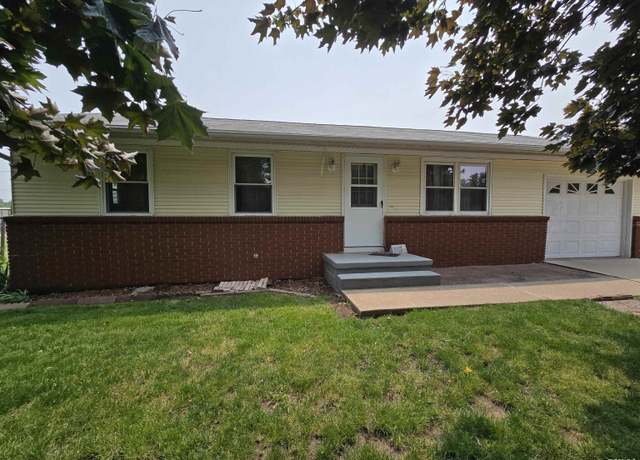 Property at 1907 S 15th Ave, Clinton, IA 52732, 3 beds, 1 bath