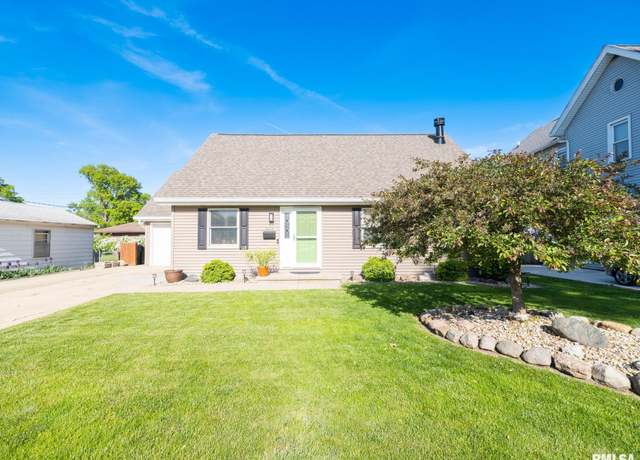 Property at 1402 N Capitol St, Pekin, IL 61554, 3 beds, 2.5 baths