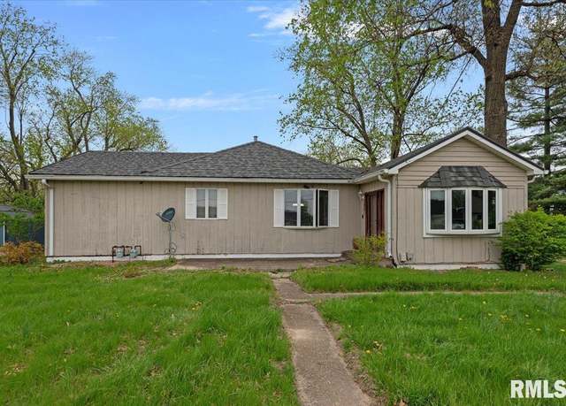 Property at 1021 E Washington St, Riverton, IL 62561, 3 beds, 2 baths
