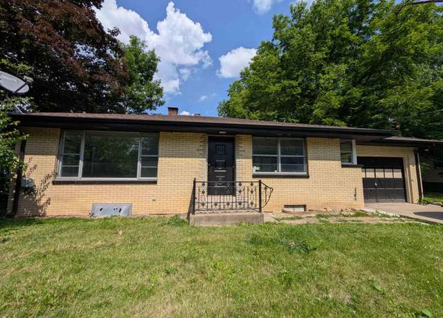 Property at 2426 N Peoria Ave, Peoria, IL 61603, 2 beds, 1.5 baths