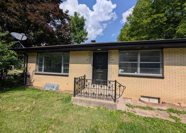 Property at 2426 N Peoria Ave, Peoria, IL 61603, 2 beds, 1.5 baths
