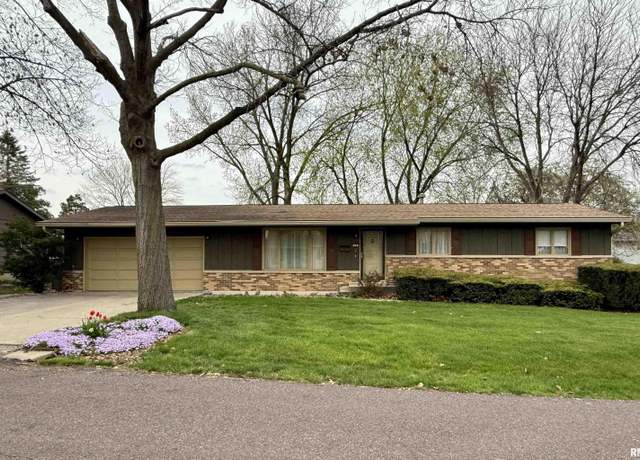 Property at 1205 Klein Ave, Galesburg, IL 61401, 3 beds, 2.5 baths