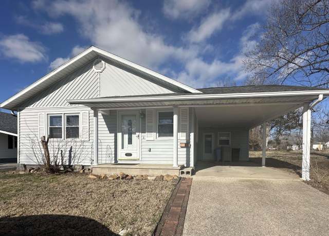 Property at 1513 W Madison St, Herrin, IL 62948, 3 beds, 1 bath