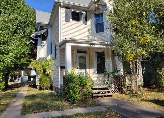 Property at 935 W Washington St, Springfield, IL 62702, 2 beds, 2 baths