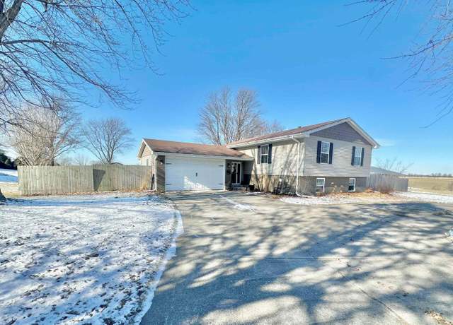 Property at 105 Sunshine Dr, Rio, IL 61472, 4 beds, 3 baths