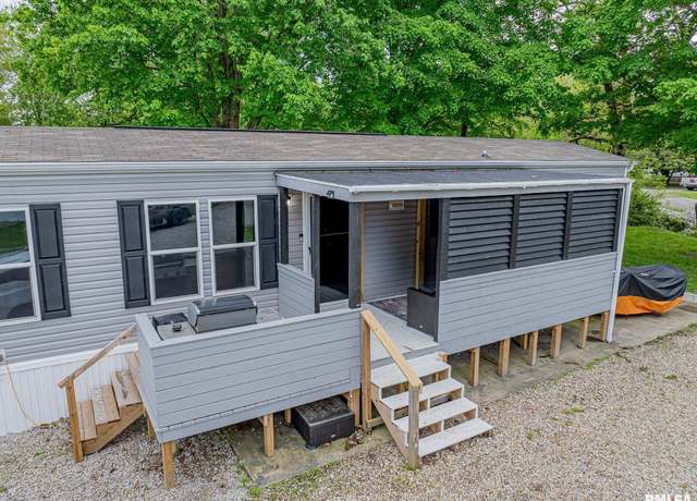 Property at 1541 Knight St, Centralia, IL 62801, 2 beds, 2 baths