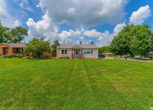 Property at 902 S Spring St, Mount Pulaski, IL 62548, 2 beds, 1 bath
