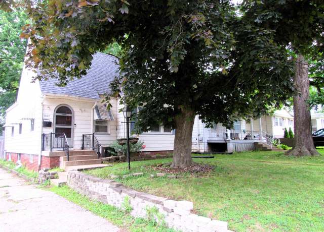 Property at 1027 E Maywood Ave, Peoria, IL 61603, 2 beds, 1.5 baths
