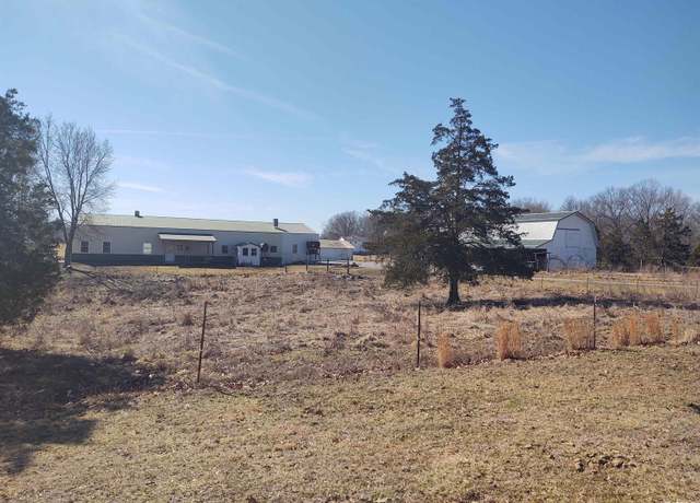 Property at 425 Pioneer Ln, Vienna, IL 62995, 4 beds, 1 bath