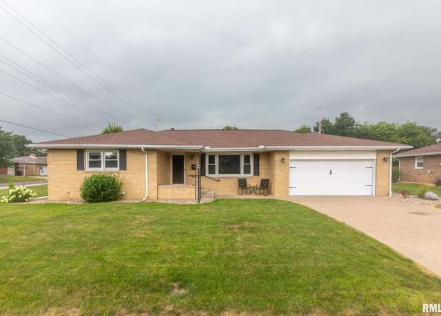 Property at 1601 N 4th St, Pekin, IL 61554, 2 beds, 1.5 baths