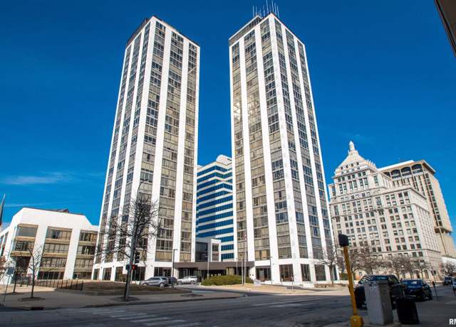 Property at 123 SW Jefferson St Unit E6C, Peoria, IL 61602, 2 beds, 1 bath