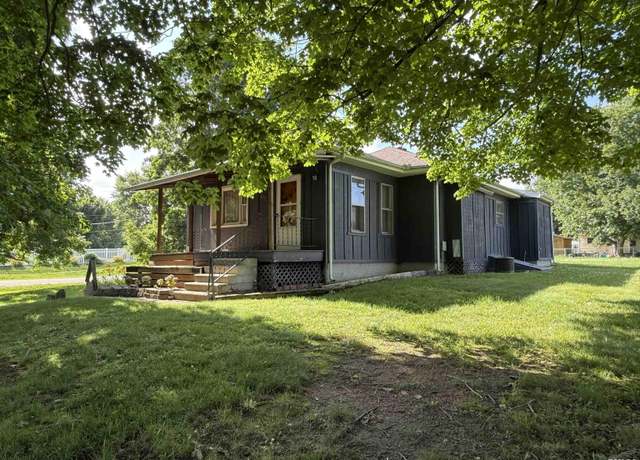 Property at 473 W Olive St, Canton, IL 61520, 2 beds, 1 bath