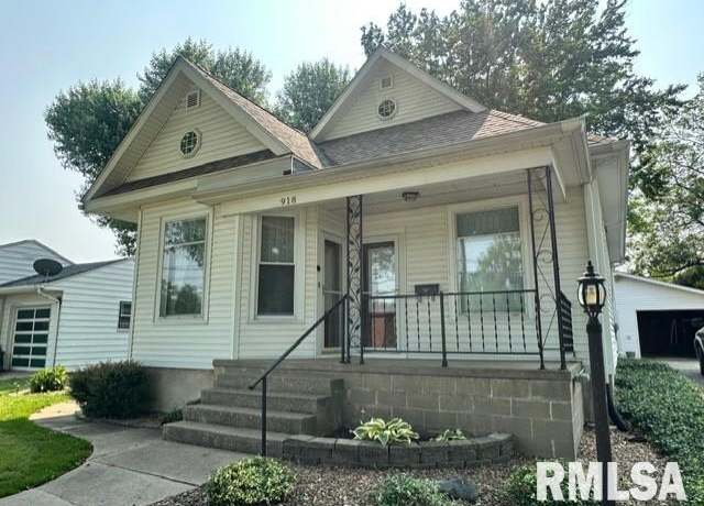 Property at 918 S Diamond St, Jacksonville, IL 62650, 3 beds, 1 bath