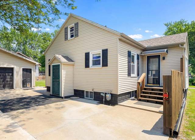 Property at 1603 Willow St, Pekin, IL 61554, 3 beds, 1.5 baths