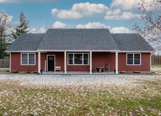 Property at 1013 Shawnee Trl, Carterville, IL 62918, 3 beds, 2 baths