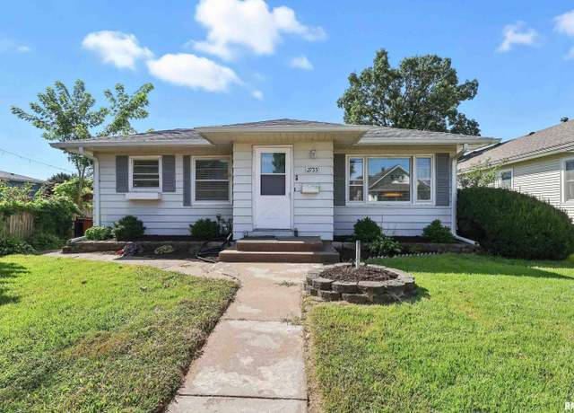 Property at 2733 E 18th St, Davenport, IA 52803, 3 beds, 2 baths