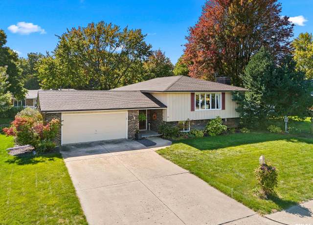 Property at 34 Timberlane Dr, Morton, IL 61550, 5 beds, 3 baths