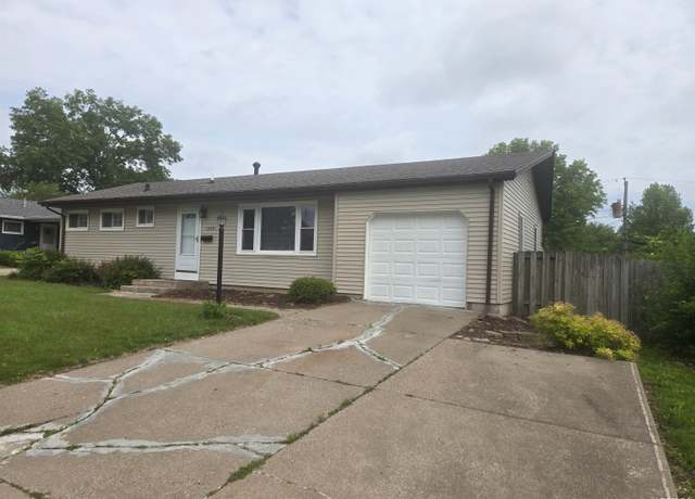 Property at 1924 Glenn St, Bettendorf, IA 52722, 3 beds, 1 bath