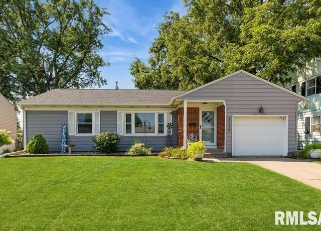Property at 3217 W 18th St, Davenport, IA 52804, 3 beds, 2 baths
