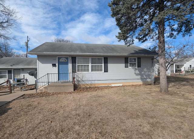 Property at 1104 S 21st St, Quincy, IL 62301, 3 beds, 2 baths