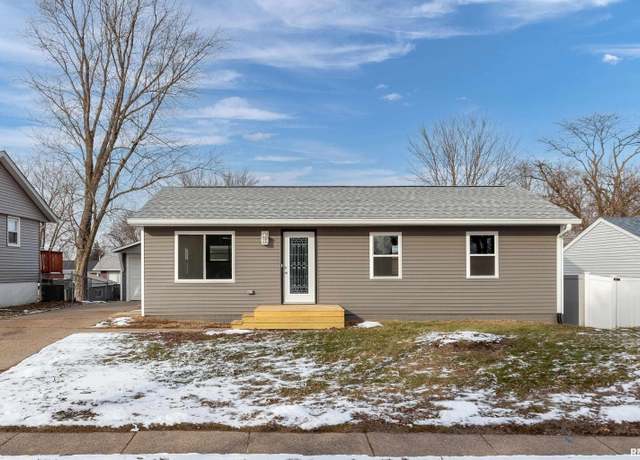 Property at 3408 W Hayes St, Davenport, IA 52804, 4 beds, 2 baths