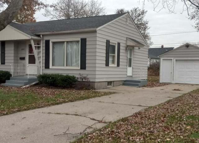 Property at 2045 32nd St, Rock Island, IL 61201, 2 beds, 1 bath
