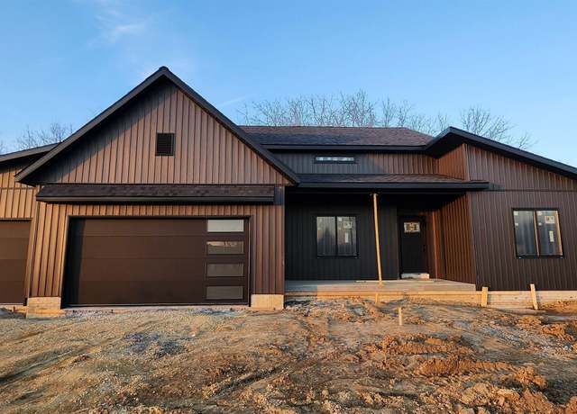 Property at 1900 Zara Trce, Clinton, IA 52732, 3 beds, 2 baths