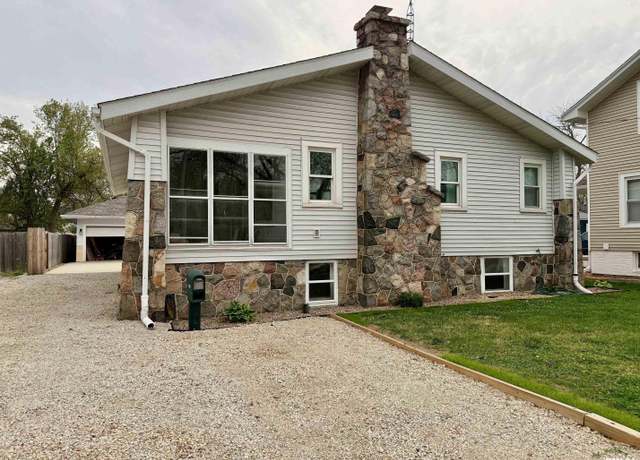 Property at 549 S Washington St, Taylorville, IL 62568, 4 beds, 1.5 baths