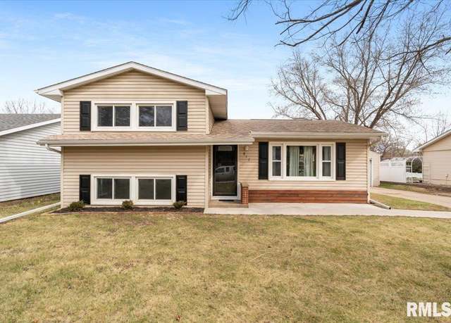 Property at 817 8th Ave, Silvis, IL 61282-1477, 4 beds, 2 baths