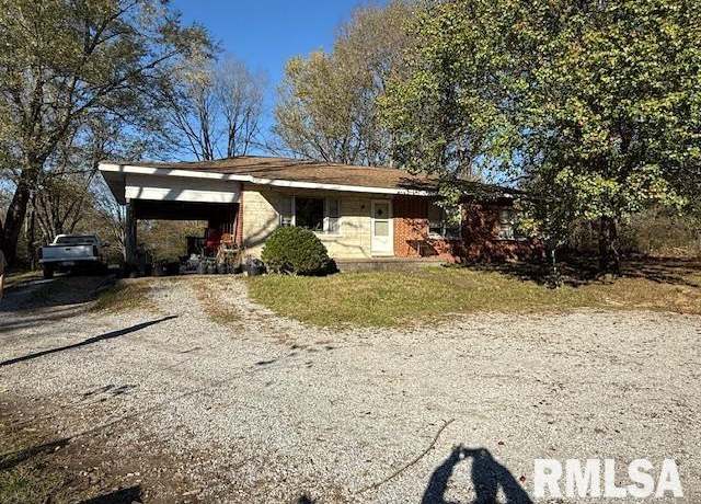 Property at 40 Crockett Rd, Carbondale, IL 62901, 9 beds, 3 baths