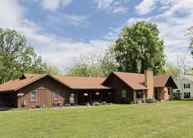 Property at 222 W Porter, Salem, IL 62881, 5 beds, 3 baths