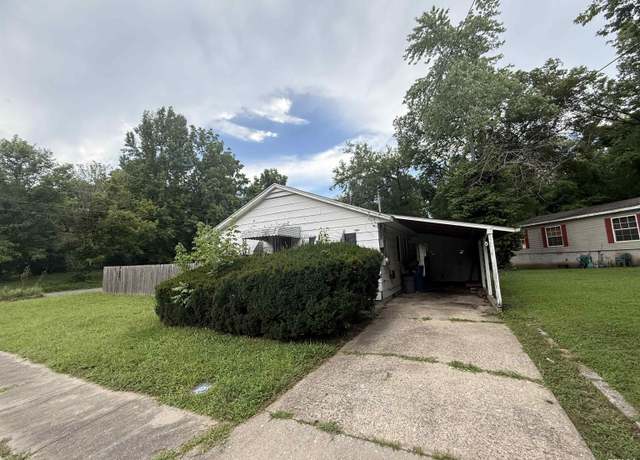 Property at 724 Maple St, Murphysboro, IL 62966, 3 beds, 1 bath