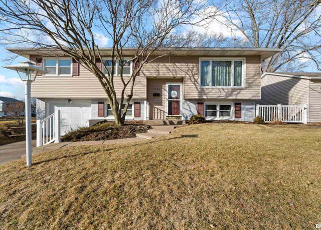 Property at 1706 Davenshire Dr, Bettendorf, IA 52722, 3 beds, 2 baths