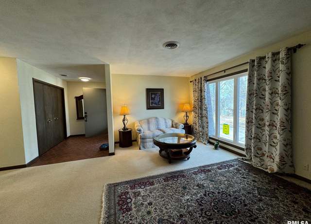 Property at 3388 37th Ave #3, Moline, IL 61265, 2 beds, 1 bath