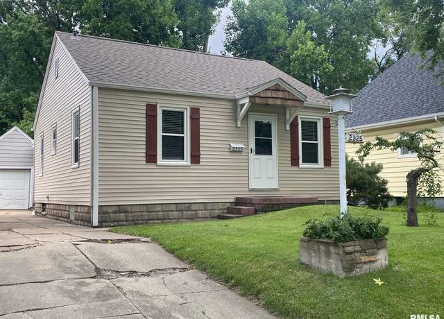Property at 2325 S 8th St, Springfield, IL 62703, 2 beds, 1.5 baths