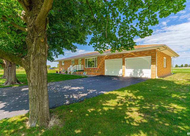 Property at 1342 Airport Rd, Lincoln, IL 62656, 3 beds, 2 baths