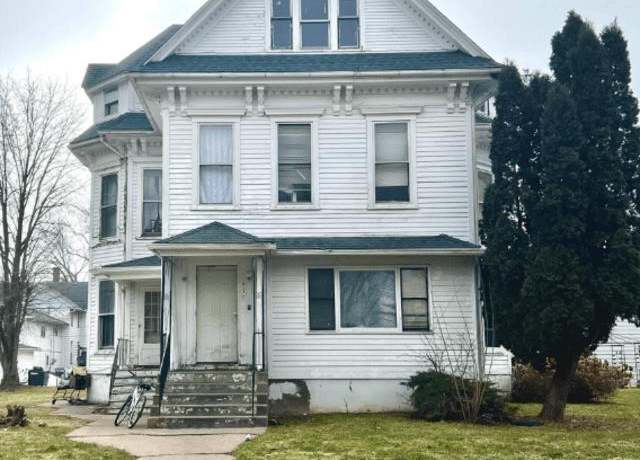 Property at 437 5th Avenue South, Clinton, IA 52732, 4 beds, 4 baths