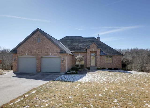 Property at 6414 Stone Ridge Dr, Quincy, IL 62305, 3 beds, 2 baths