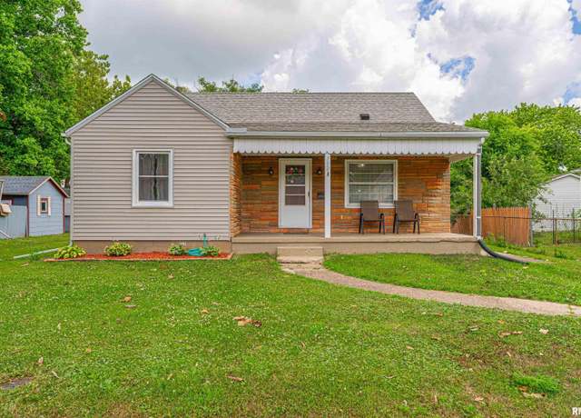 Property at 712 8th St, Lincoln, IL 62656, 3 beds, 2 baths