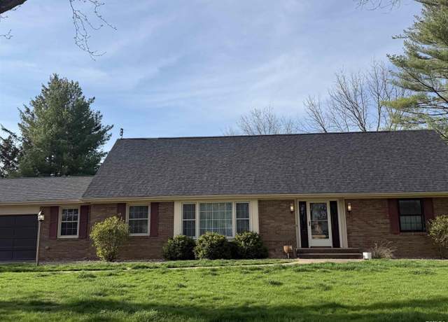 Property at 315 Oakview Dr, Aledo, IL 61231, 3 beds, 2.5 baths