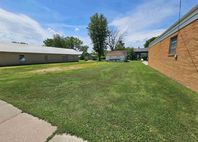 Property at 123 Broadway St, Charlotte, IA 52731