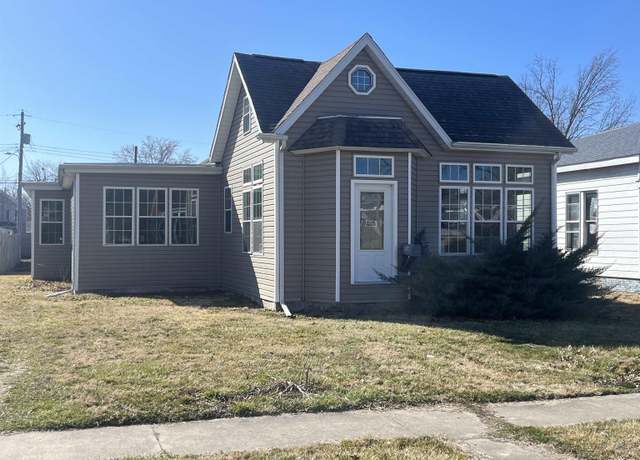 Property at 536 W Main Cross St, Taylorville, IL 62568, 3 beds, 1.5 baths