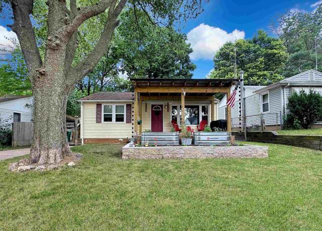 Property at 1506 S Capitol St, Pekin, IL 61554, 2 beds, 1 bath