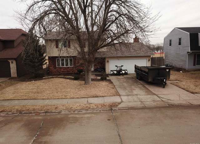 Property at 513 S 7th St, Eldridge, IA 52748, 3 beds, 2.5 baths