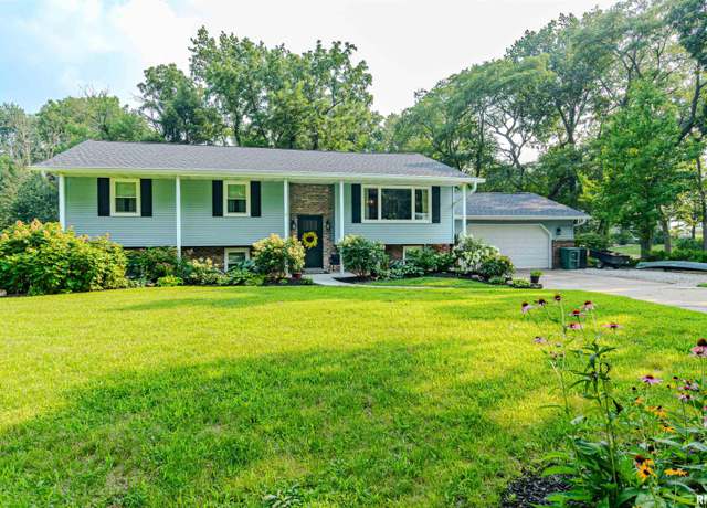 Property at 3805 Garden Ct, Pekin, IL 61554, 4 beds, 2.5 baths
