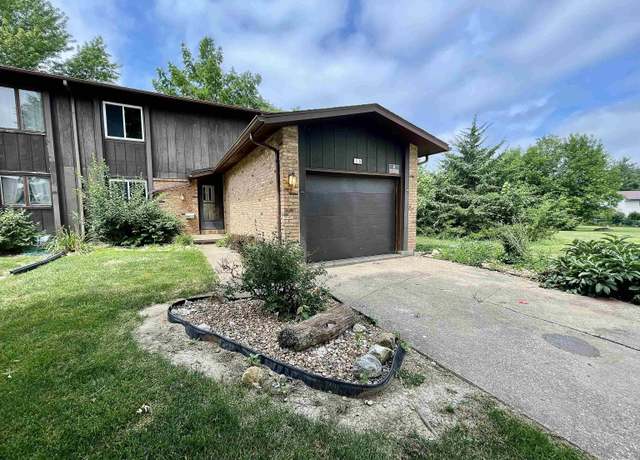 Property at 15 Cedar Dr, Macomb, IL 61455, 3 beds, 2.5 baths