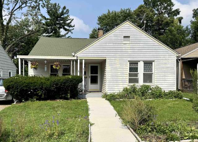 Property at 2119 N Broadway St, Peoria, IL 61604, 3 beds, 1 bath