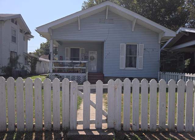 Property at 2103 Walnut St, Murphysboro, IL 62966, 4 beds, 2.5 baths